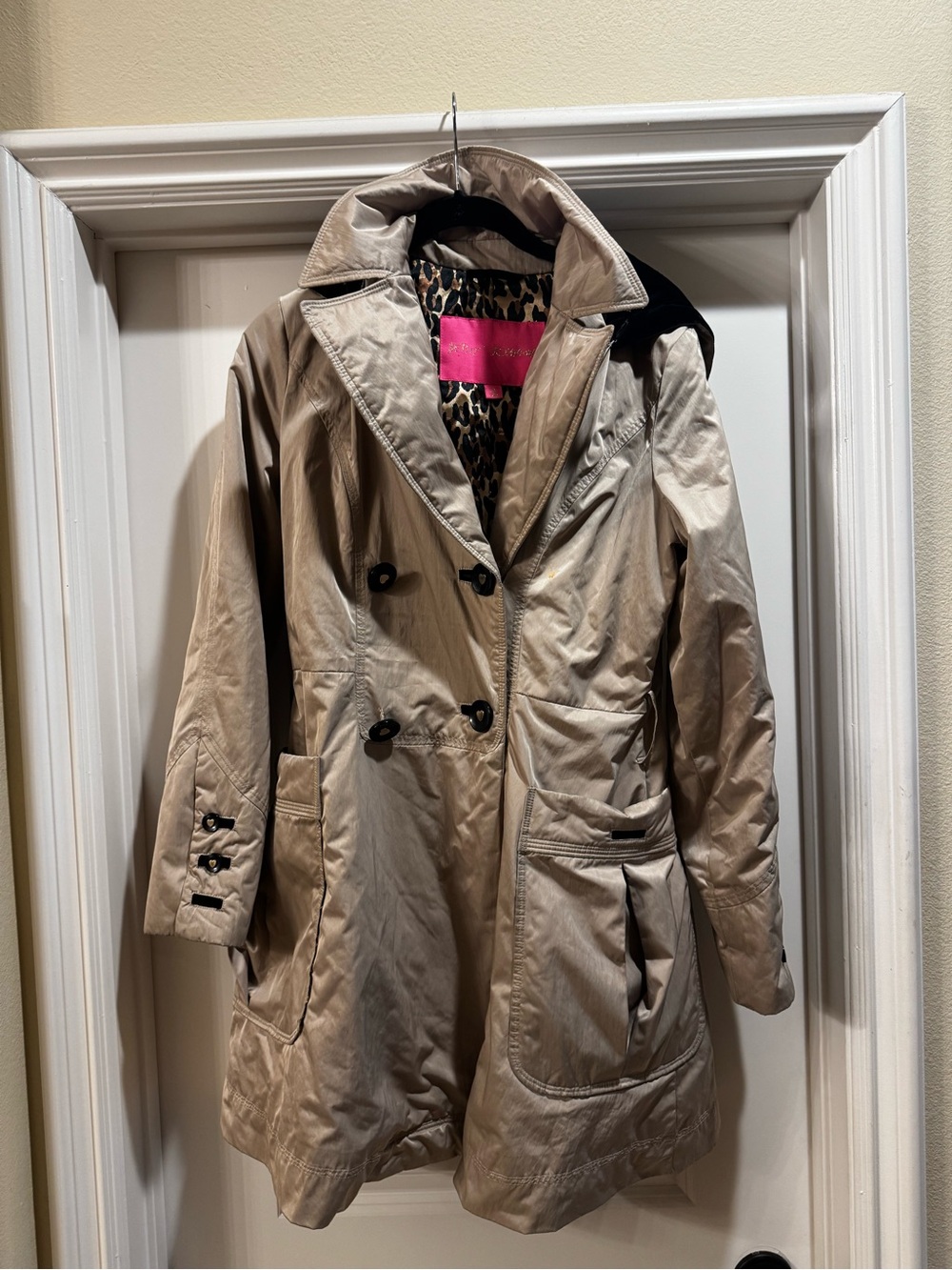 Betsey Johnson Beige Double-Breasted Trench Coat with Leopard Lining